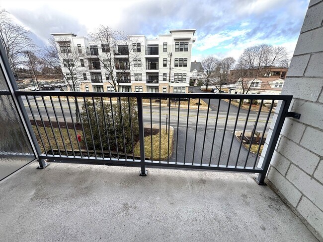 Building Photo - 580 Salem St