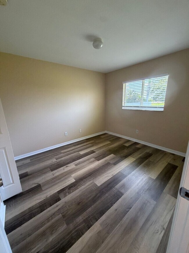 Building Photo - 3 Bedroom 2 bathroom 2 car garage home for rent in Cape Coral FL!