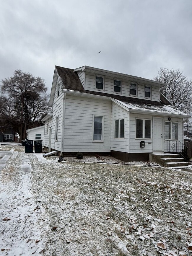 Building Photo - 223 S McKinley Ave