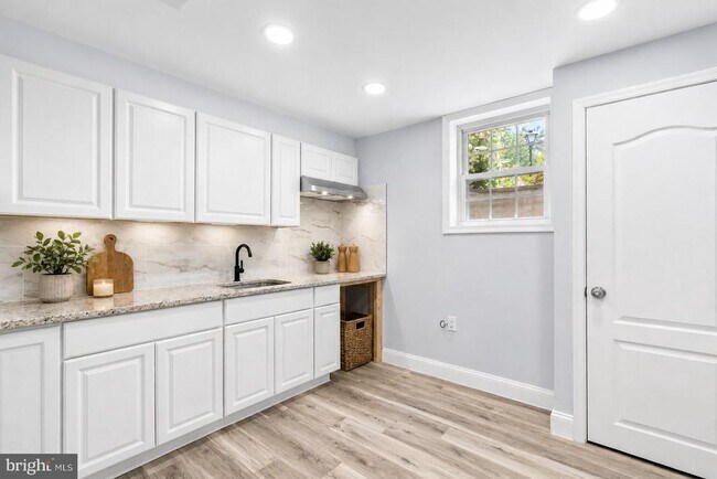 Building Photo - 108 Middle Point Ct