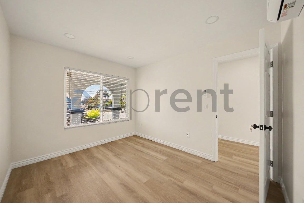 Building Photo - Unit