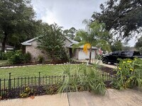 Building Photo - 958 Long Lake Dr