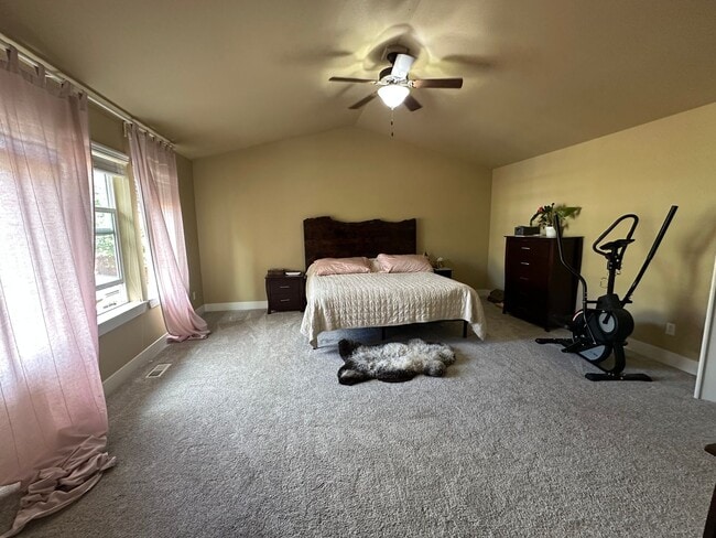 Building Photo - 4405 Cashmere Dr NE