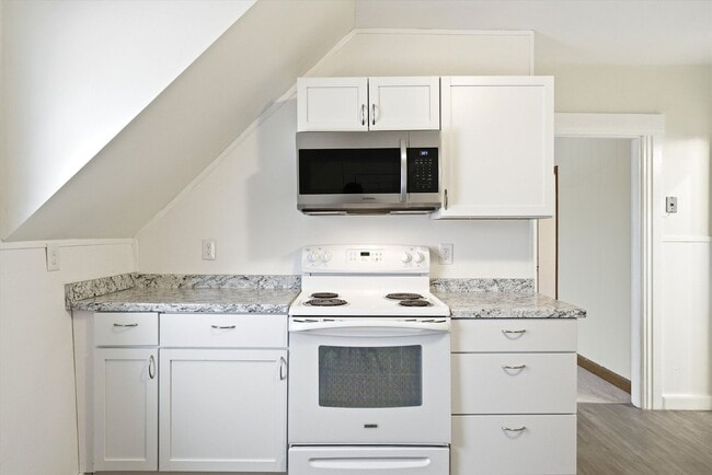 Building Photo - 135 Sagamore St