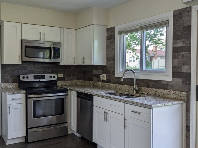Building Photo - 508 Bristol Ln