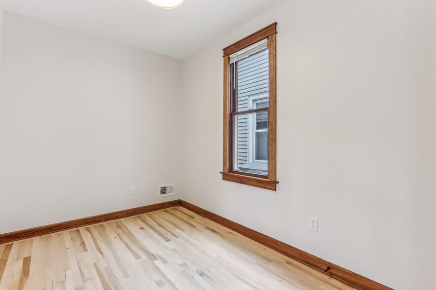 Bedroom 3 - 351 E Deer Pl