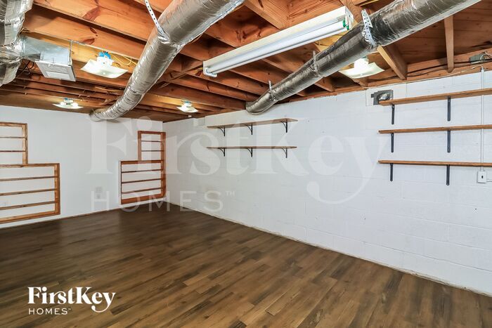 Building Photo - 102 Larose Cir SE