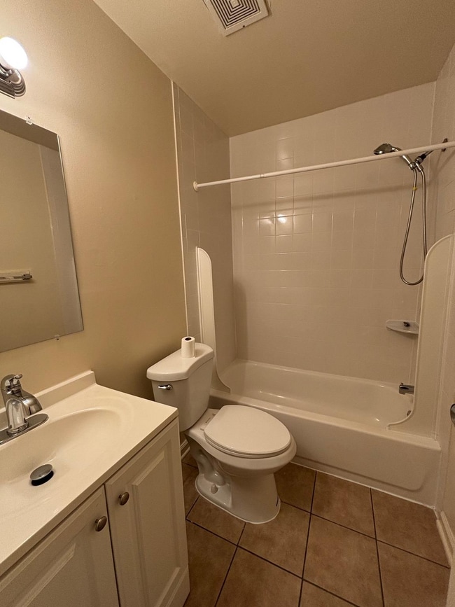 Building Photo - Charming Townhome in Prime Annandale Location