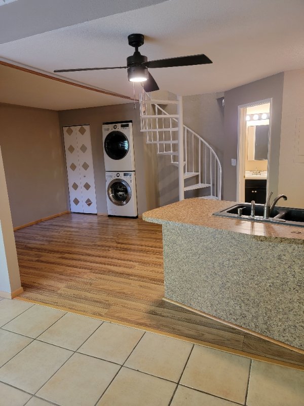 Building Photo - 490 Elm Dr