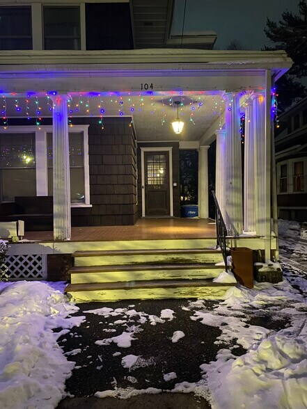 Building Photo - 104 Manning Blvd