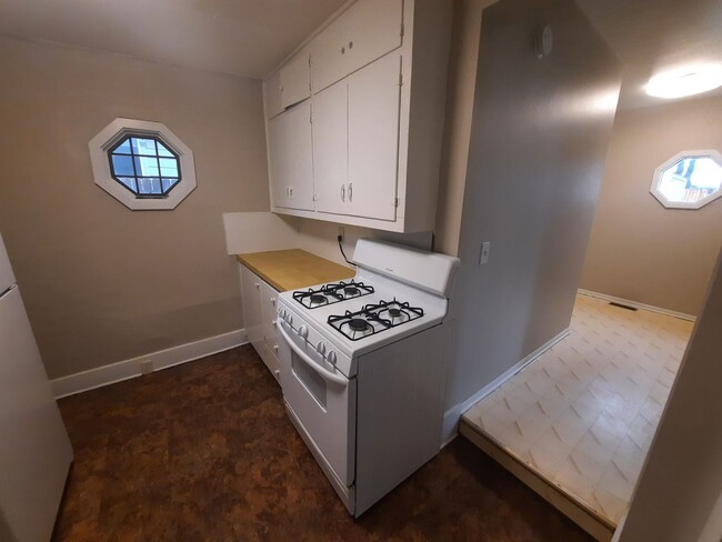 Building Photo - Two Bedroom, One Bathroom Home with fenced yard and shed