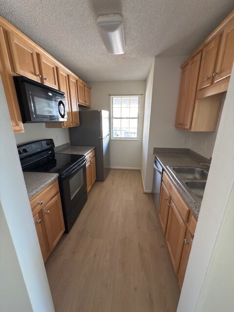 Building Photo - 303 Morning Sun Dr