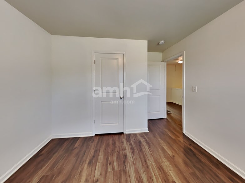 Building Photo - 4013 Clay Ct SE