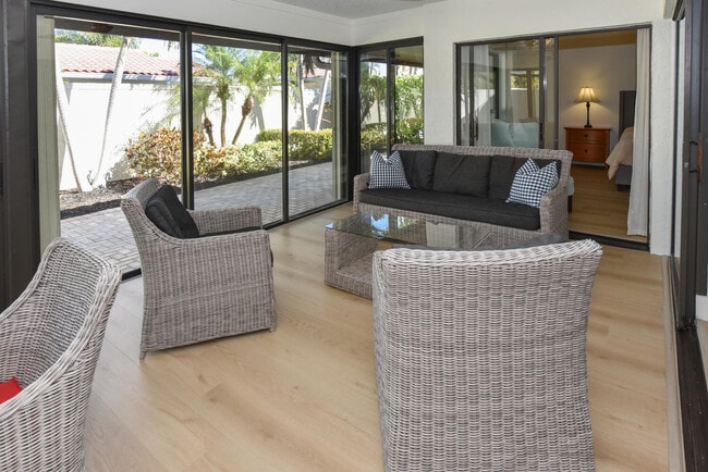 Building Photo - 1469 Vía Privada