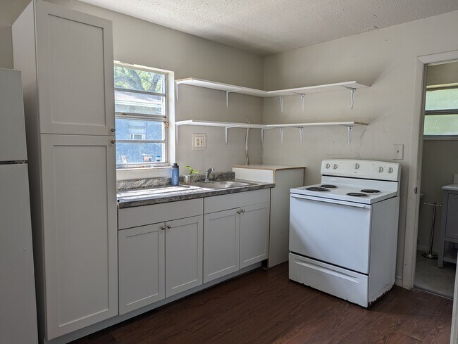 kitchen - 14815 N 20th St
