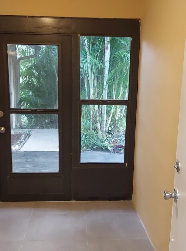 Building Photo - 3648 Boca Ciega Dr