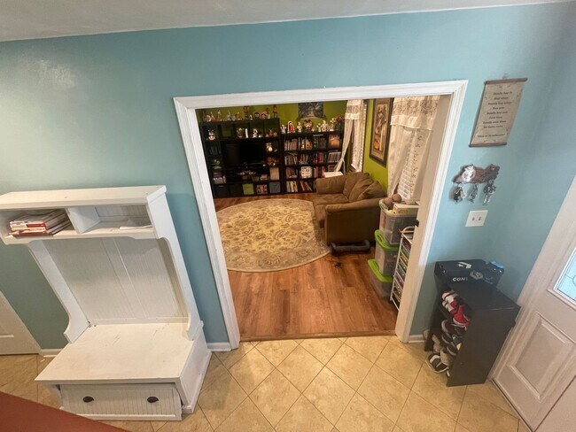 Building Photo - BEAUTIFUL 4 BED / 2.5 BATH SF IN COVENTRY