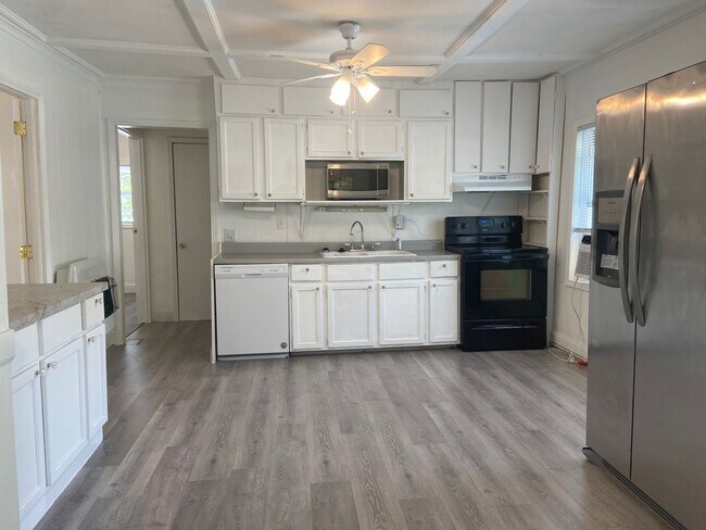 Building Photo - Single Family Home in Branson