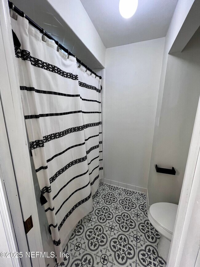 Building Photo - 2024 Oak Water Dr