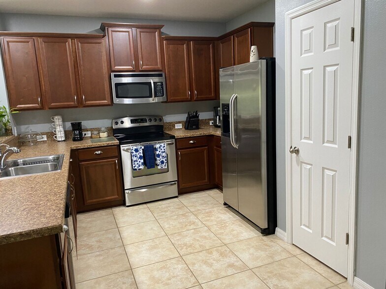 Building Photo - 490 Michigan Estates Cir