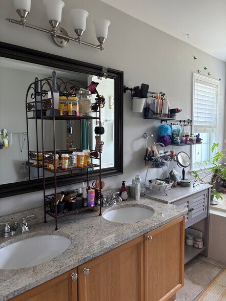 Building Photo - 107 Wheat Field Terrace