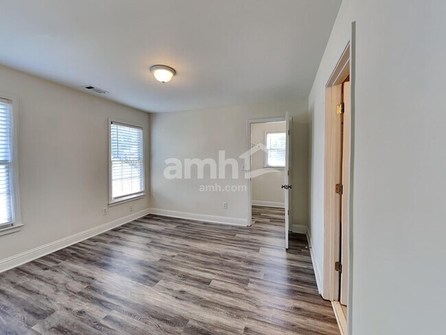 Building Photo - 956 Chippewa Oak Dr