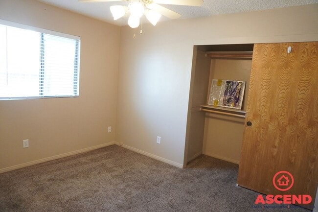 Building Photo - Beautiful Home Located in Oildale!