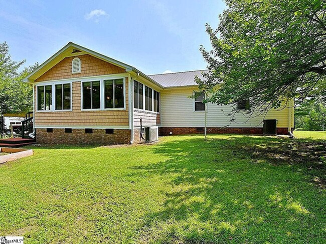 Building Photo - 713 Lindal Ct