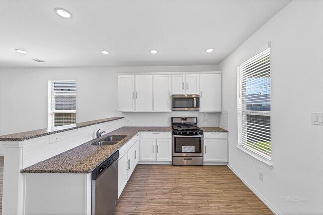 Building Photo - 31319 Whitfield Ct