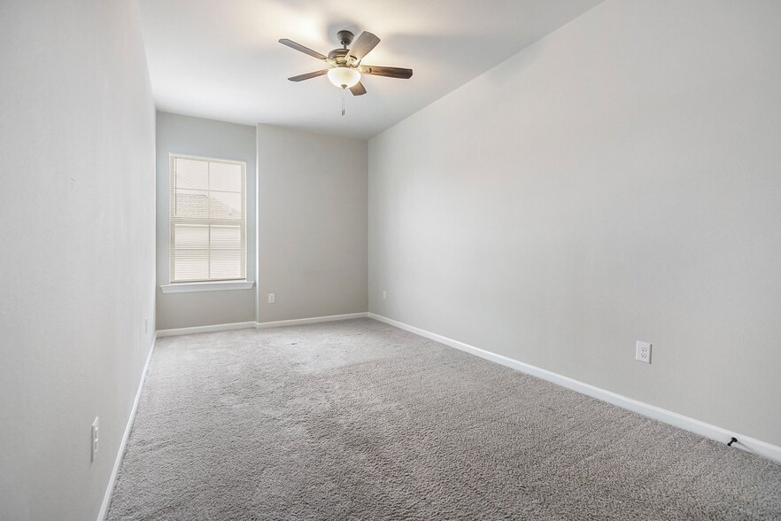Building Photo - 5615 Stuga Dr