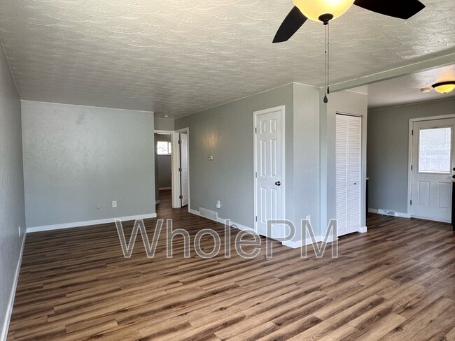 Building Photo - 220 W Layton Ave