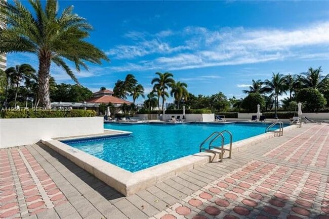 Building Photo - 1000 W Island Blvd