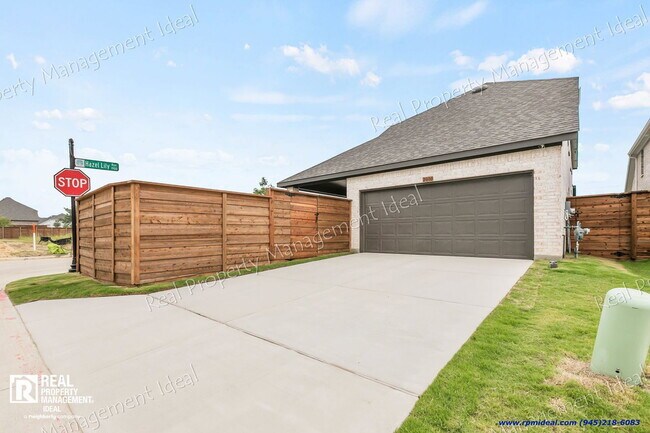 Building Photo - 2000 Plum Pk