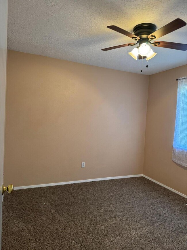 Building Photo - 256 Glenridge Park Ln NE