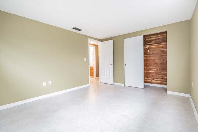 Building Photo - 7715 Sue Ellen Dr