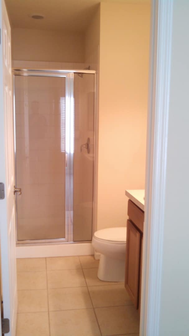 Building Photo - Beautiful 3 Bedroom 2.5 Bath Townhome in Lakeside Village!!