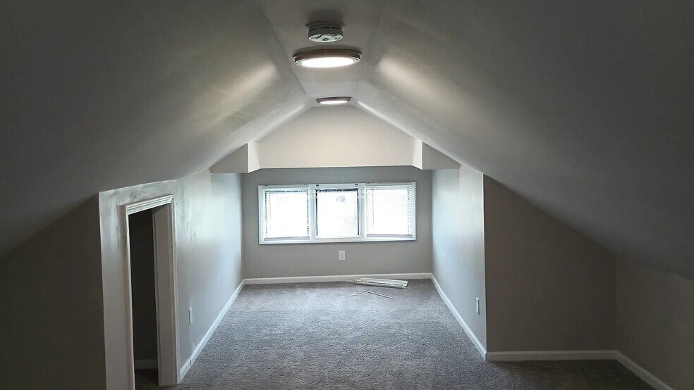 Building Photo - 624 S 38th St