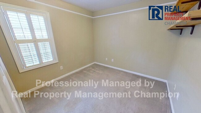 Building Photo - 811 Grathwol Dr