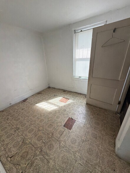 Building Photo - 5619 Janet Ave