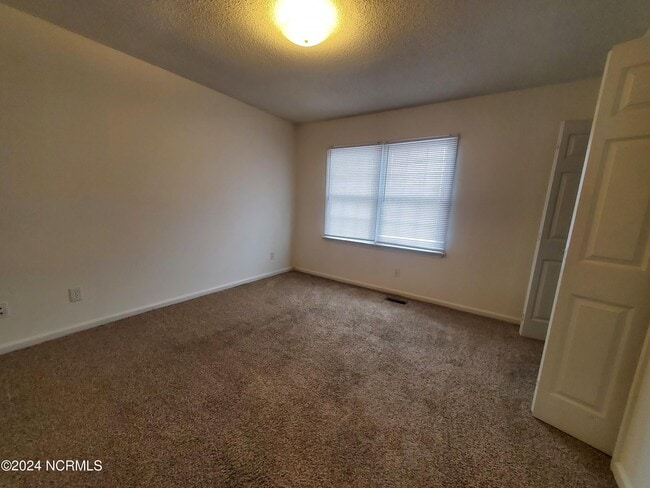 Building Photo - 3805 Sterling Pointe Dr