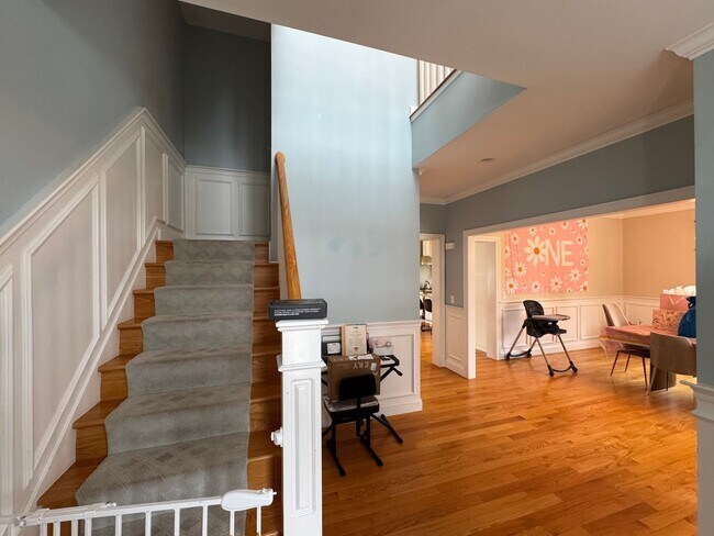 Building Photo - Waltham 3 bed 2.5 Bath