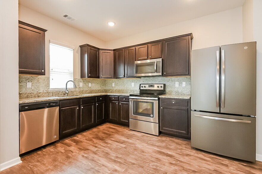 Building Photo - 13 Easy Goer Ct