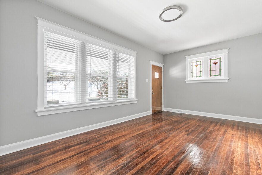 Building Photo - 2049 Alfred Ave