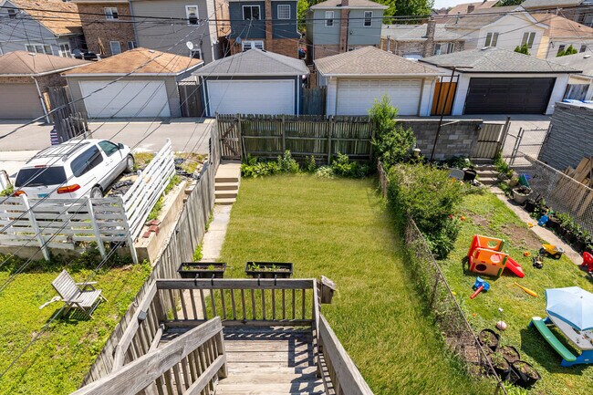 Building Photo - 3625 S Emerald Ave