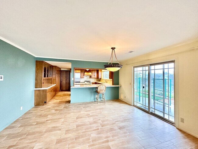 Building Photo - Beautiful Custom Home in Fallbrook, just m...
