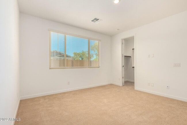 Building Photo - 132 E Teakwood Dr