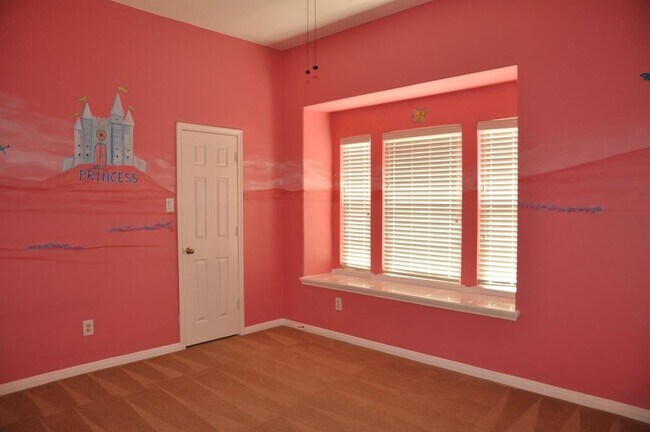 Building Photo - 2222 Drake Falls Dr