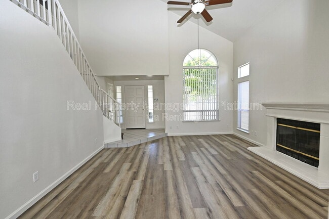 Building Photo - 2233 E Christopher Dr