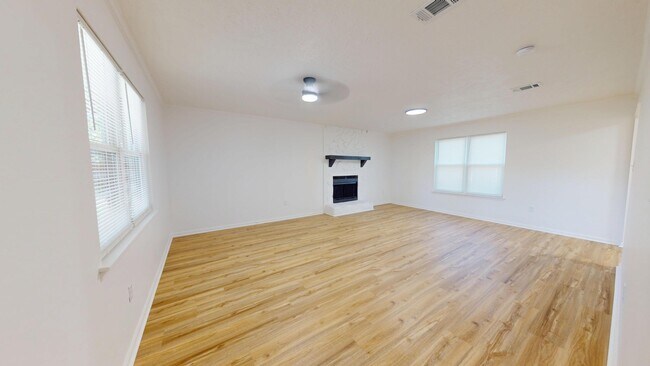 Building Photo - 4072 Melrose Dr
