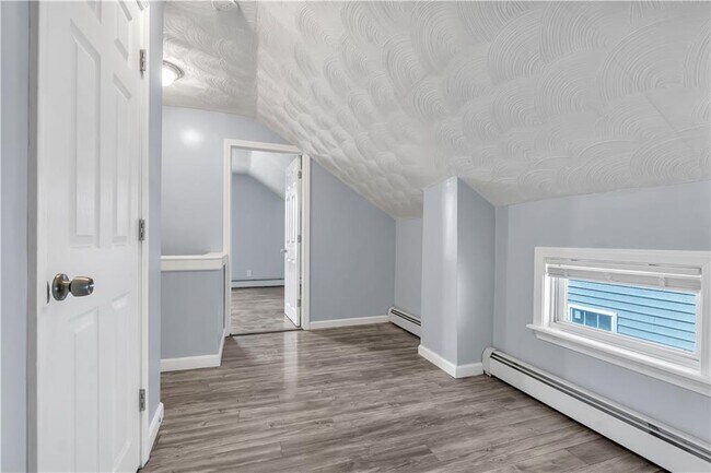 Building Photo - 871 Manton Ave